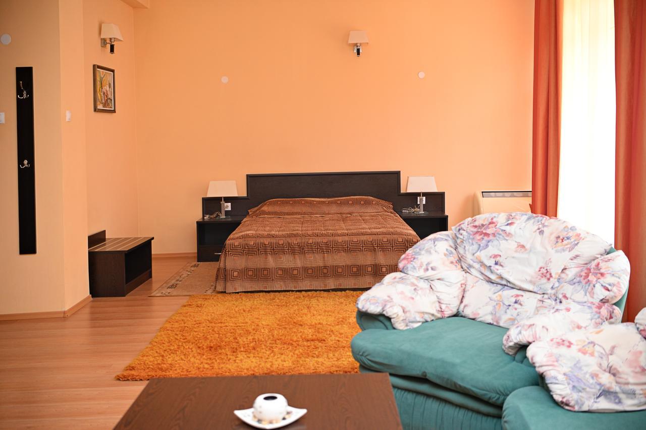 Family Art-Hotel Zora Vratsa ภายนอก รูปภาพ