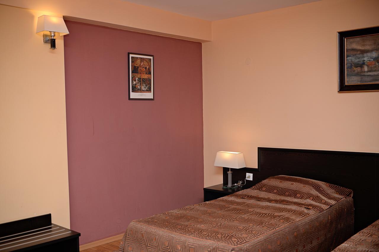 Family Art-Hotel Zora Vratsa ภายนอก รูปภาพ
