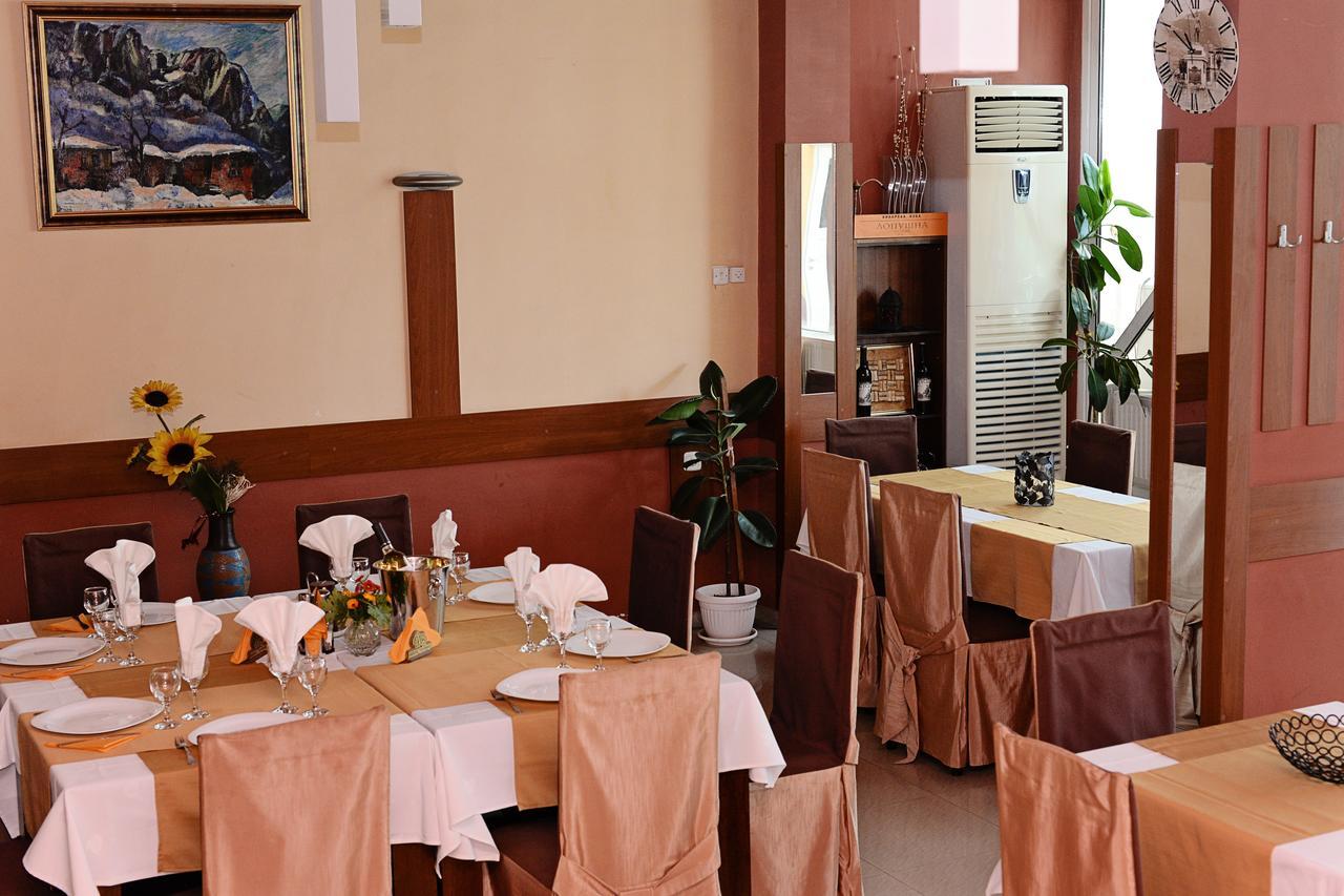 Family Art-Hotel Zora Vratsa ภายนอก รูปภาพ